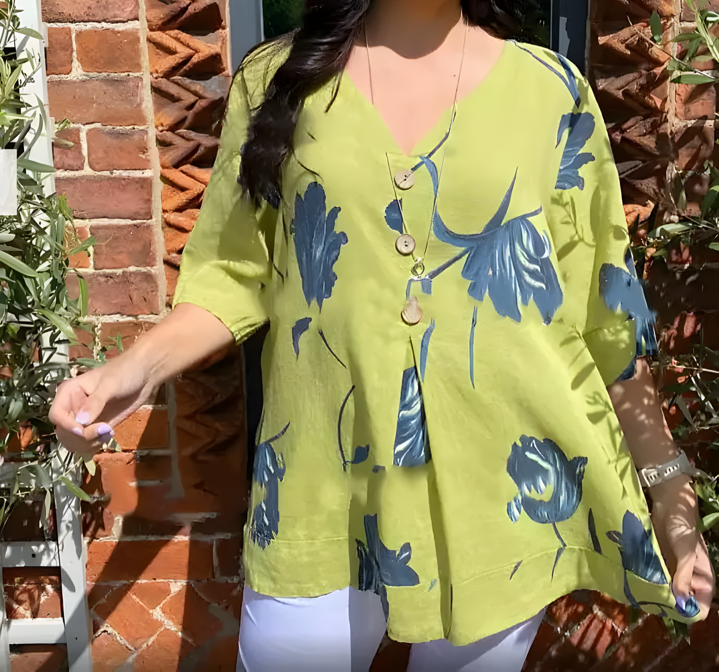 Blusa de Primavera con escote en V