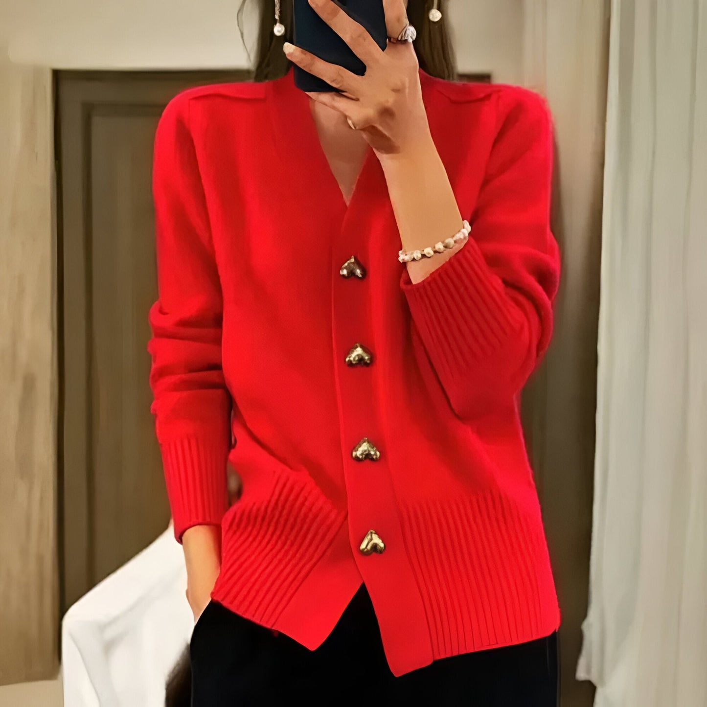 Cárdigan elegante con botones en forma de corazón