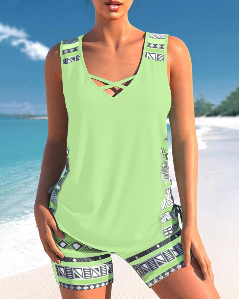 Tankini con estampado geométrico y escote en V