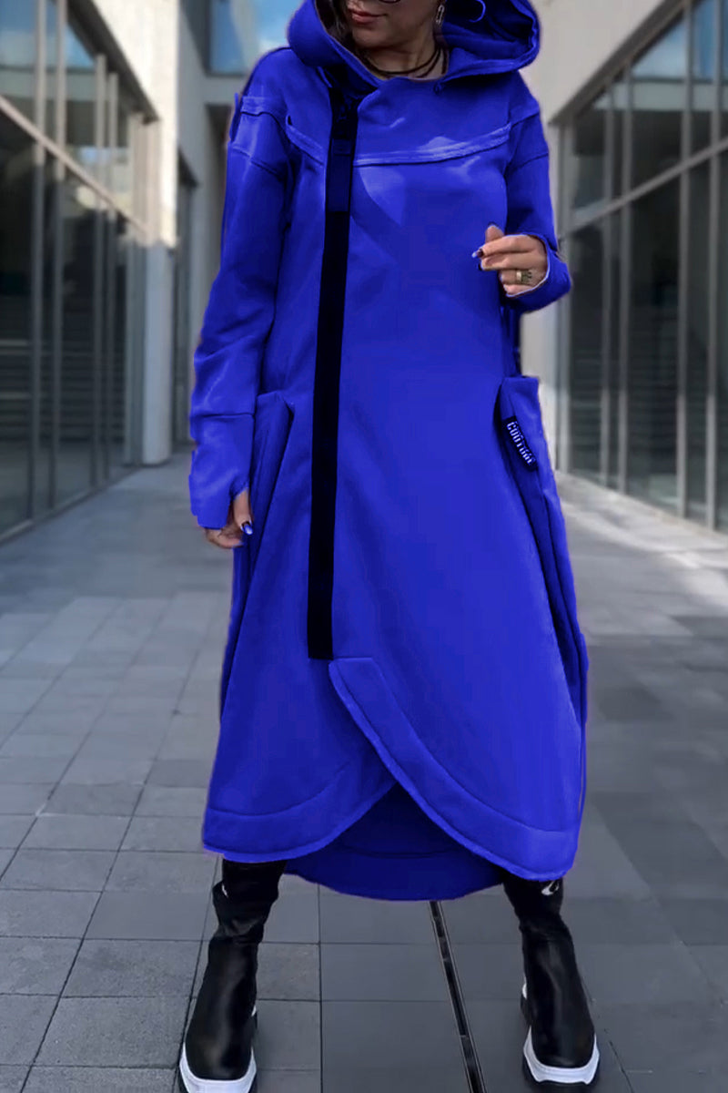 Vestido con capucha de manga larga y dobladillo asimétrico