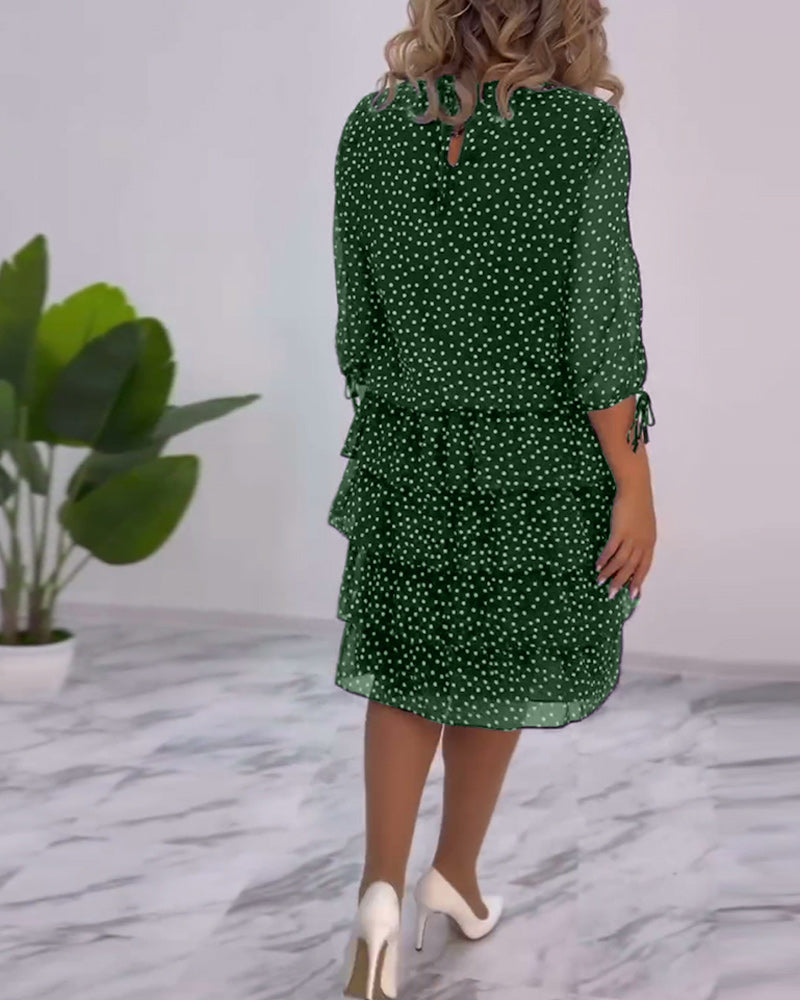 Ropa Elegante y Superpuesta con Lunares