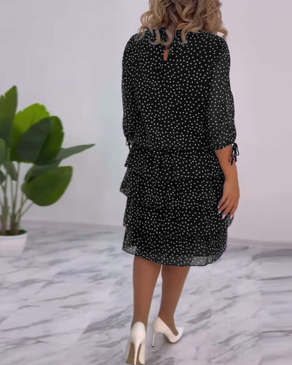 Ropa Elegante y Superpuesta con Lunares