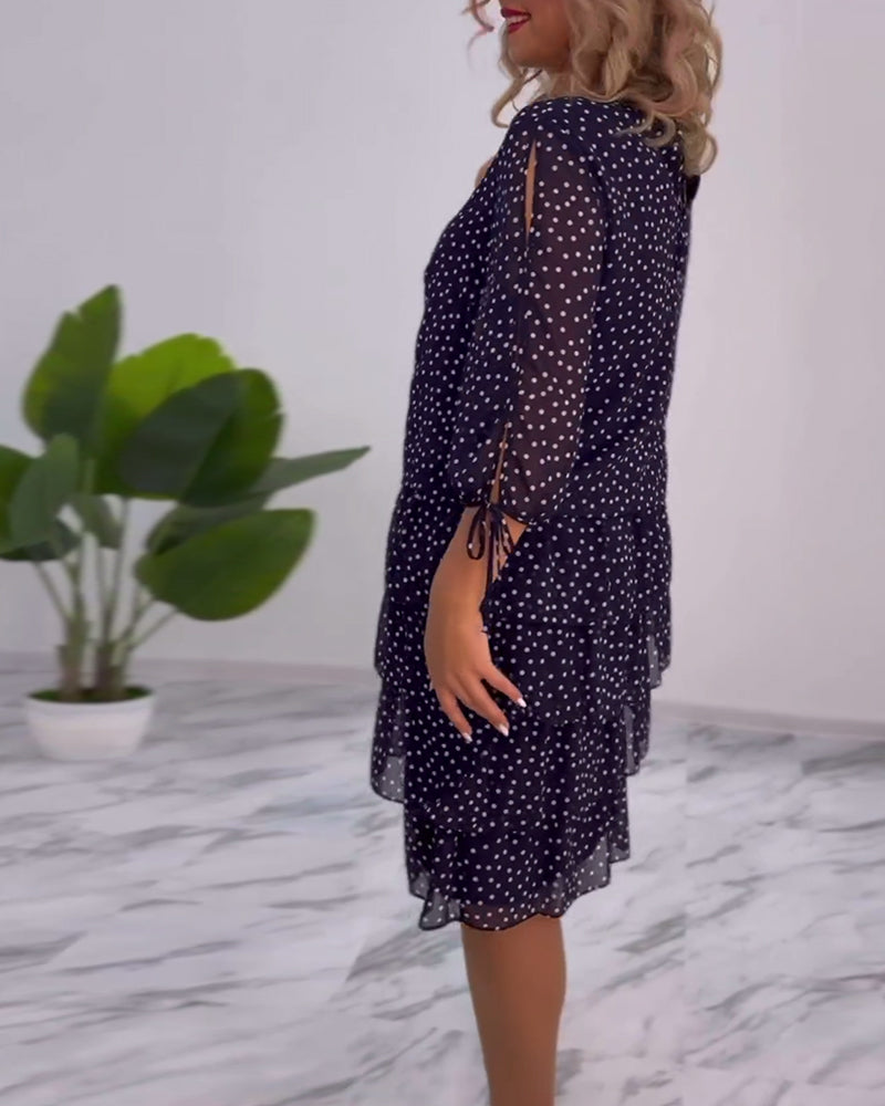 Ropa Elegante y Superpuesta con Lunares