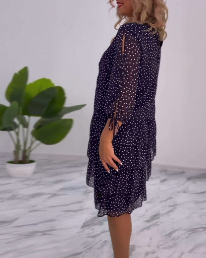 Ropa Elegante y Superpuesta con Lunares