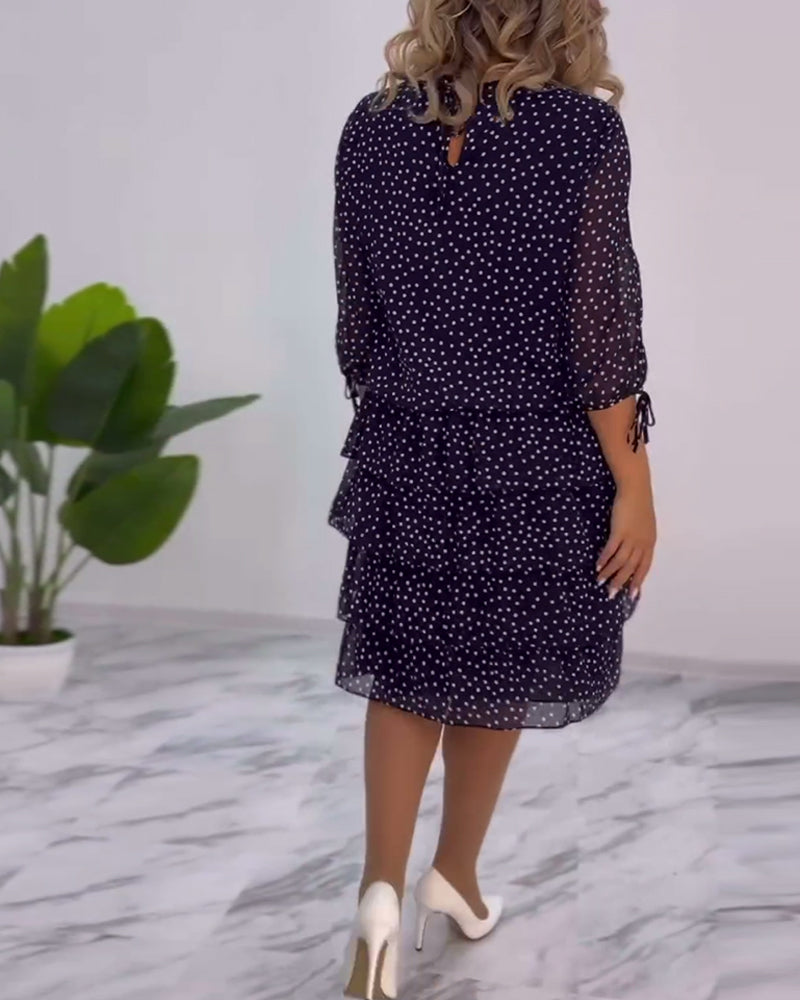 Ropa Elegante y Superpuesta con Lunares