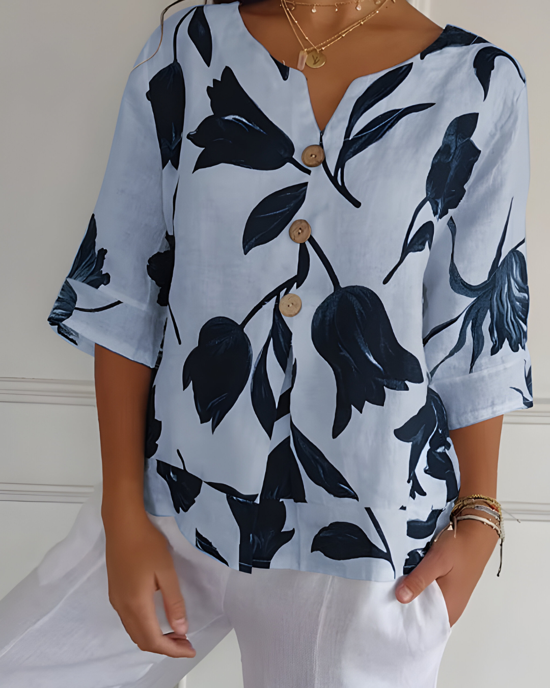 Blusa de Primavera con escote en V