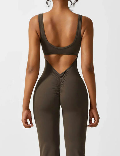 Combinación de moda y favorecedora con espalda en V