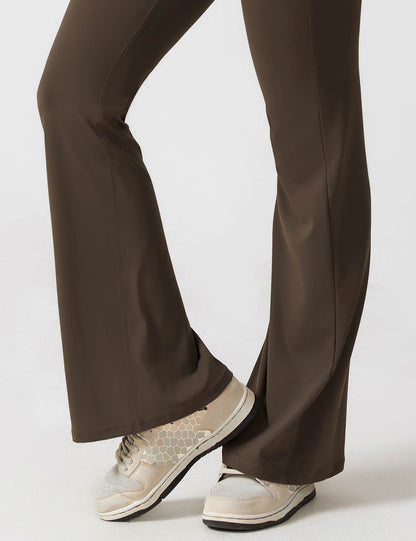 Combinación de moda y favorecedora con espalda en V