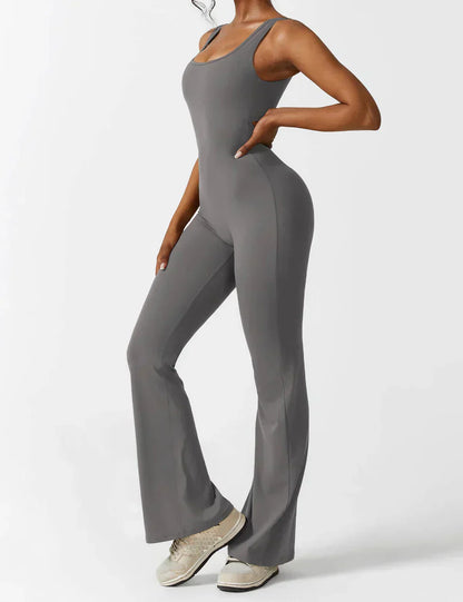 Combinación de moda y favorecedora con espalda en V