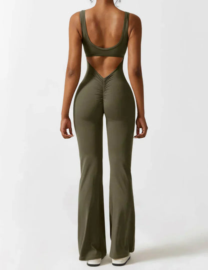 Combinación de moda y favorecedora con espalda en V