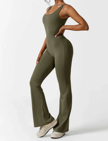Combinación de moda y favorecedora con espalda en V