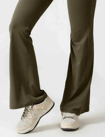 Combinación de moda y favorecedora con espalda en V