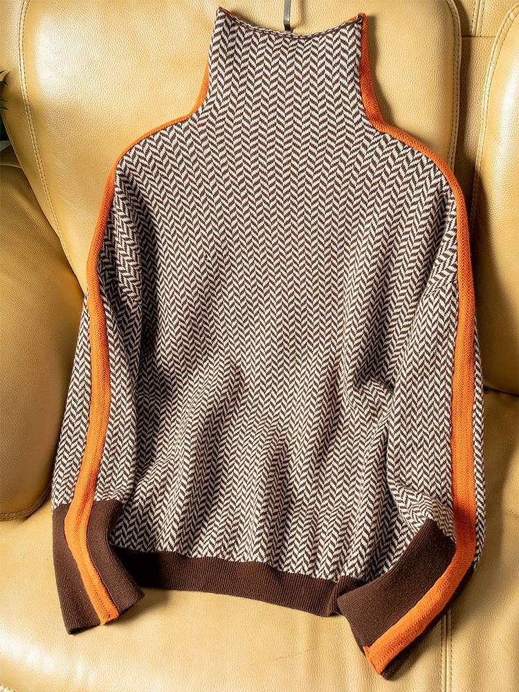 Suéter de cuello alto con llamativas rayas contrastantes