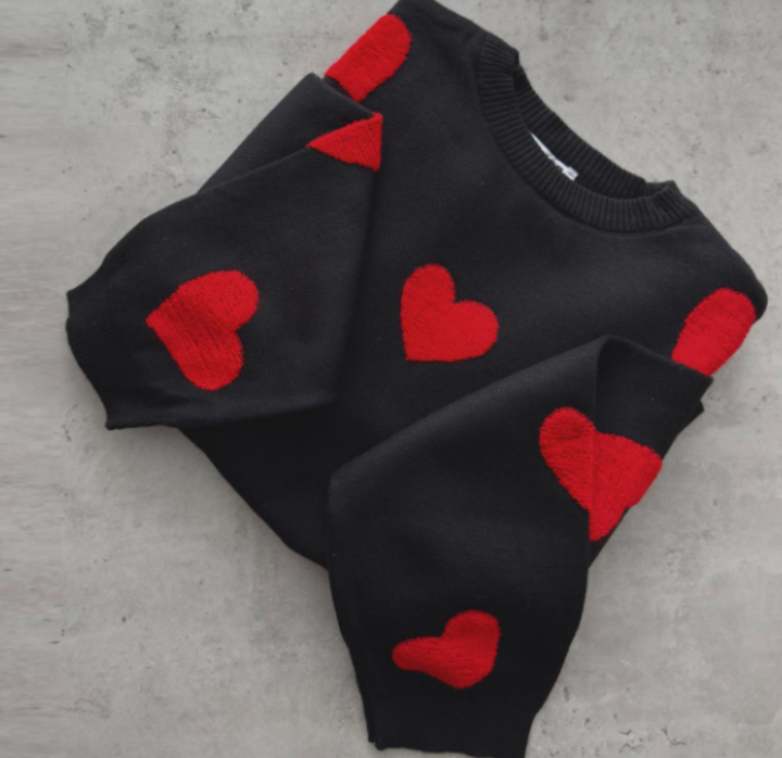 Suéter cómodo con corazones