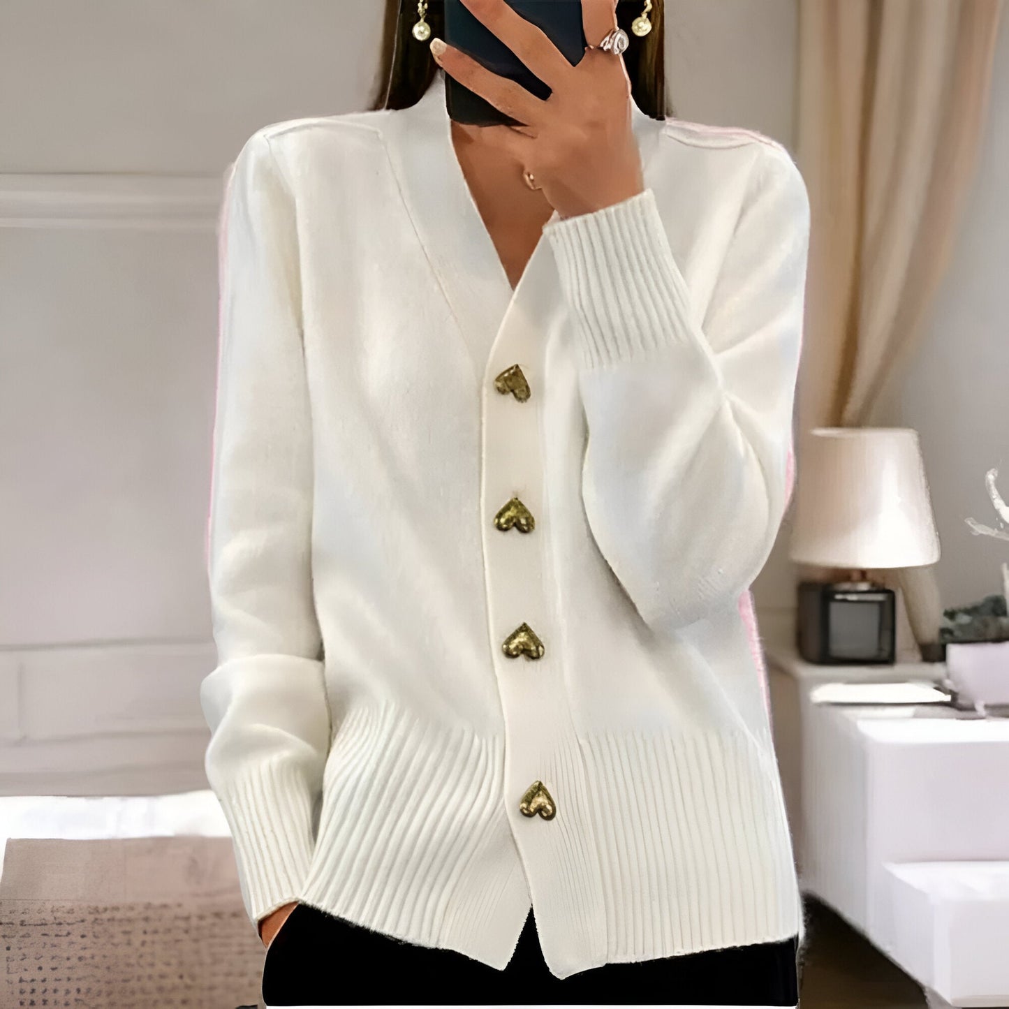 Cárdigan elegante con botones en forma de corazón
