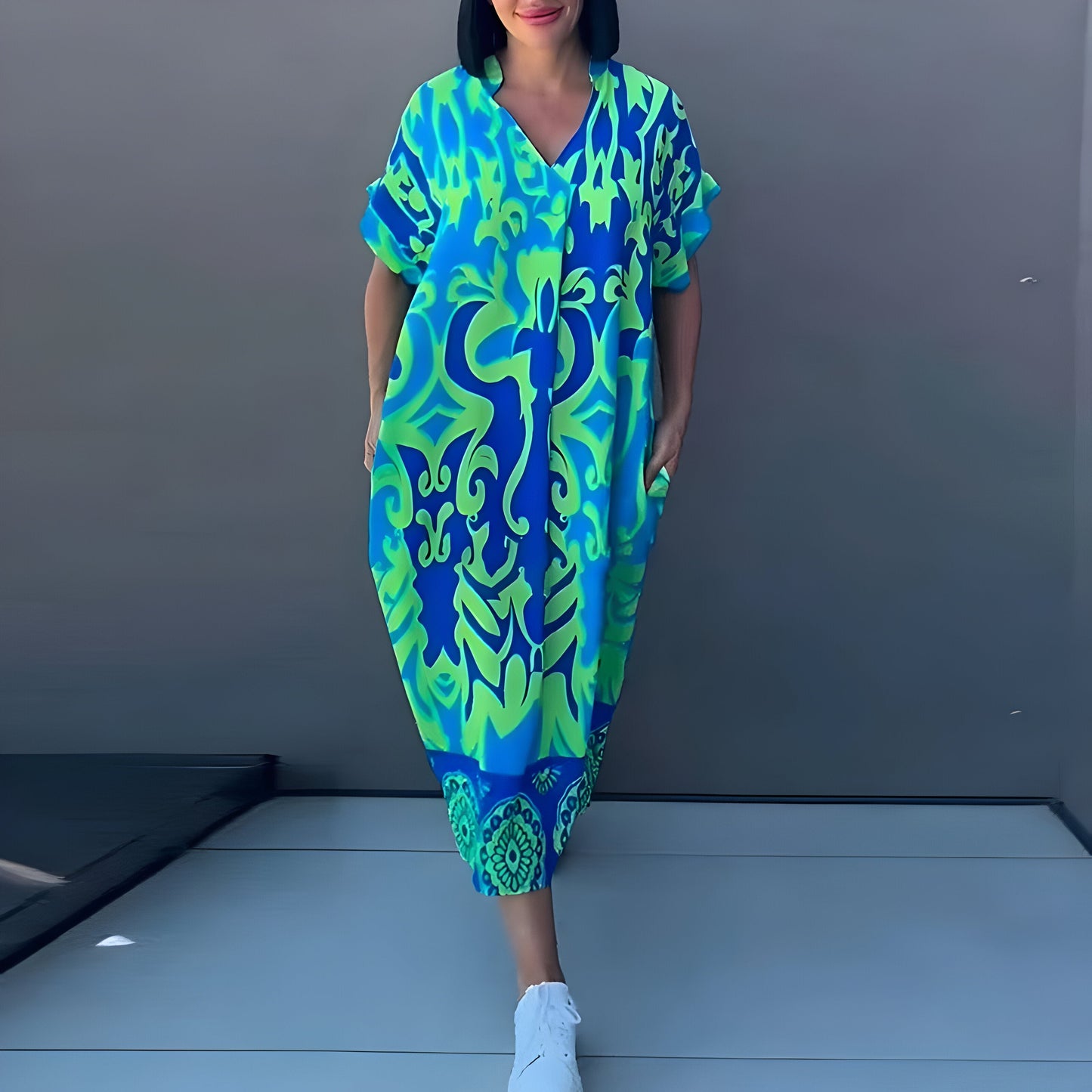 Vestido maxi fluido con estampado vibrante